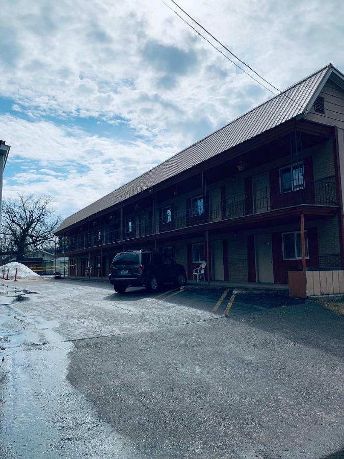 Mid-City Motel ซุลท์ เซท์ มารี ภายนอก รูปภาพ